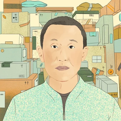 Illustration of Hu Anyan with short hair, wearing a light sweater, surrounded by stacked cardboard boxes. The tone is organized yet crowded.